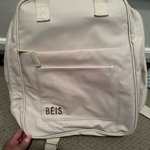 NWT. Beis expandable backpack